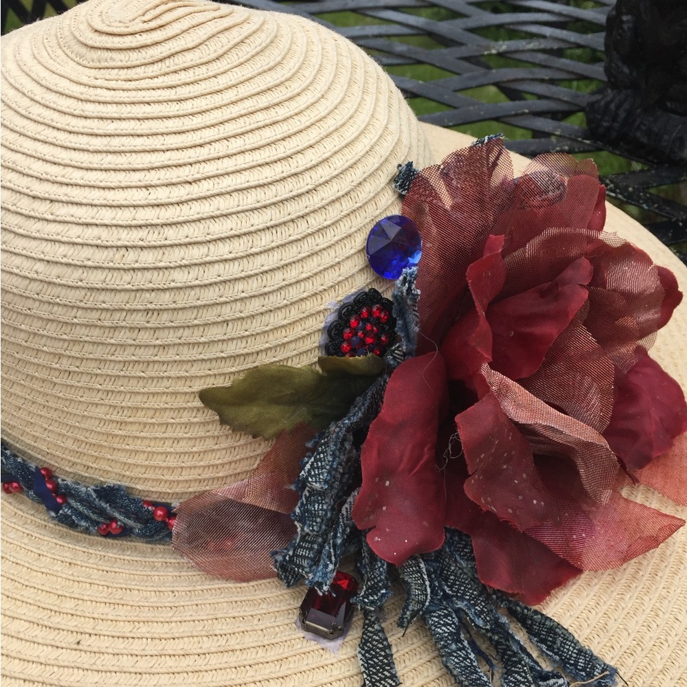 Artisan kreativekristen Upcycled cream wide brim straw hat Floral Accent - Picture 4 of 11